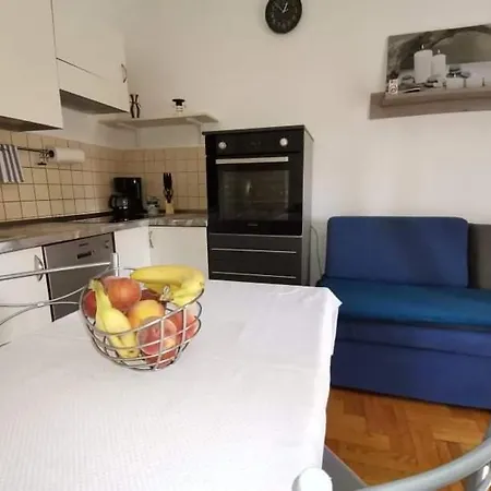 Pele Apartman *